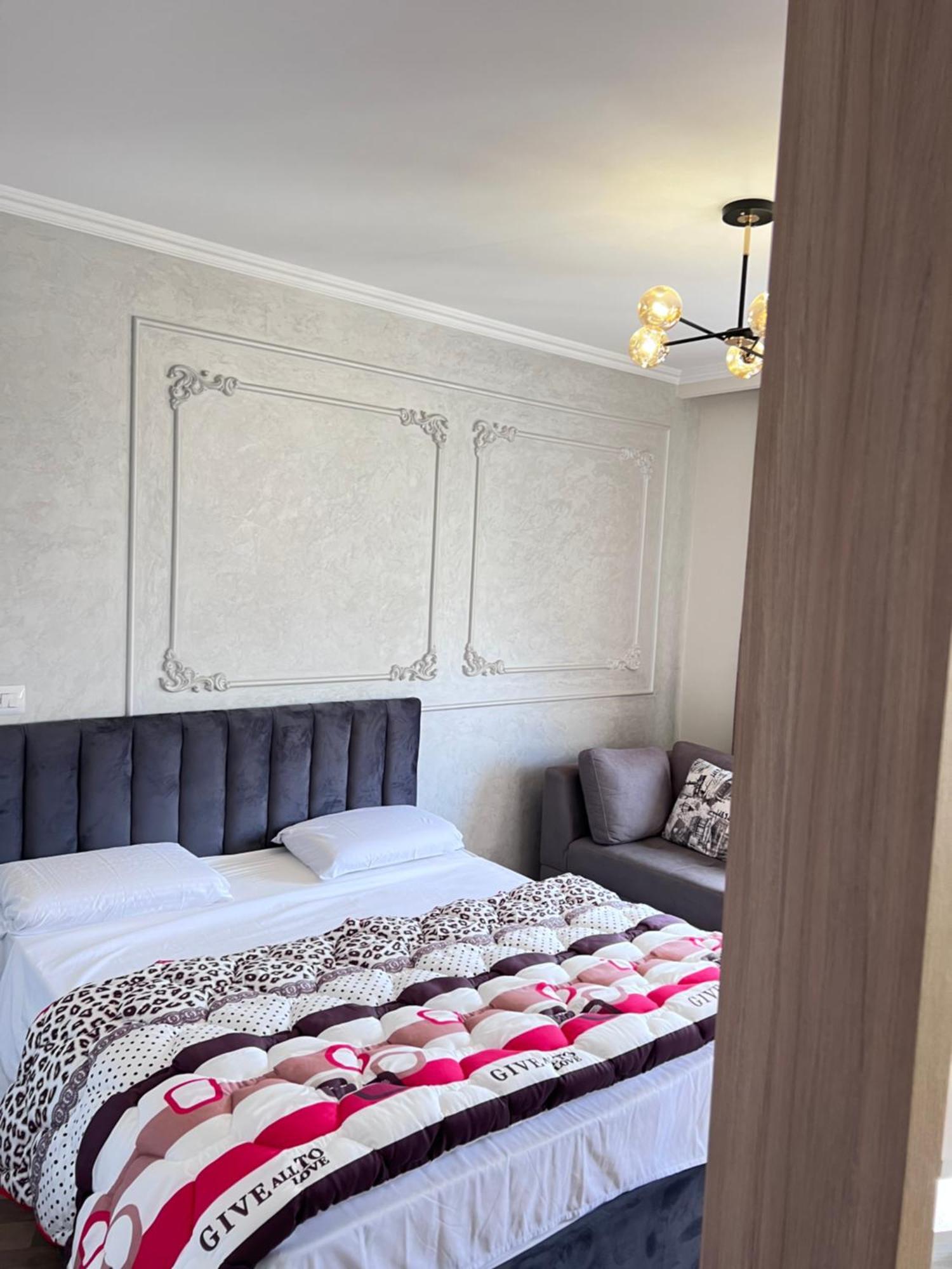 Experience New Bazaar Apartment 01 Tirana Esterno foto
